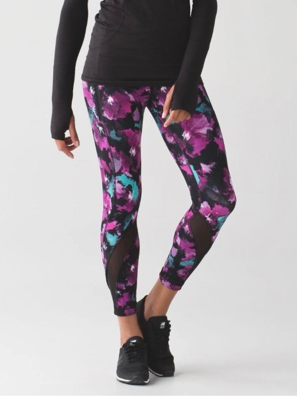 Lululemon Inspire Tight II Midnight
Bloom Floral Crop Leggings 8.